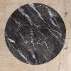 A mesa lateral Saarinen possui características, dimensões, acabamento e qualidade de alto padrão, possui base tulipa e pintura automotiva, tampo em mármore, acabamento chanfrado nas bordas. Perfeita para qualquer ambiente. Dimensões: D x A (cm) 52 x 53