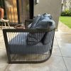 Par de Poltronas Canyelles | Artefacto Poltronas Canyelles, estrutura em metal com pintura cinza, tecido jacquard Bahamas outdoor,  ideal para ser usada em ambientes externos. DIMENSÕES: L x P x A (cm) 95 x 80 x 65 Avaliação: Apresentam marcas de uso.